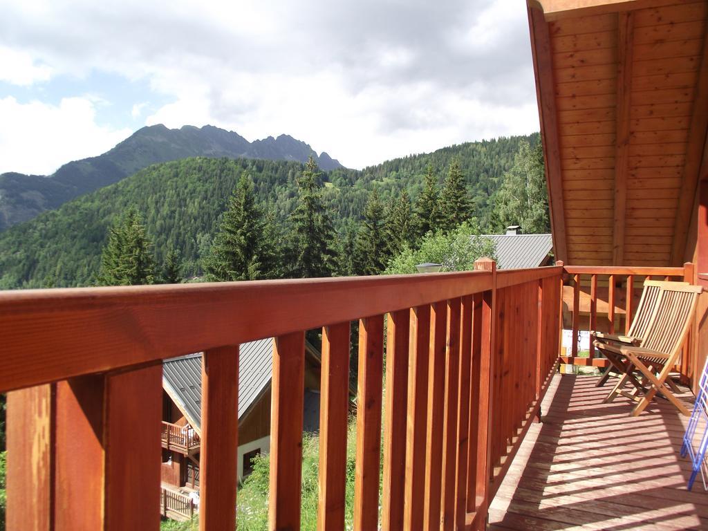 Clementine Chalet Oz